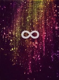 Jenófanes: Conceptualizó la infinidad del universo en un sentido vertical