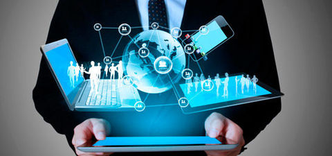 Las empresas no quisieron quedarse atrás en la adquisición de softwares y maquinaria que hicieran más eficiente su trabajo.