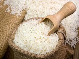 El arroz (Oryza sativa) se ubica en India y Tailandia este es un ser autotrofo hací que se alimenta de si mismo.