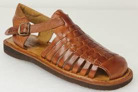 huarache: Especie de sandalia tosca de cuero.