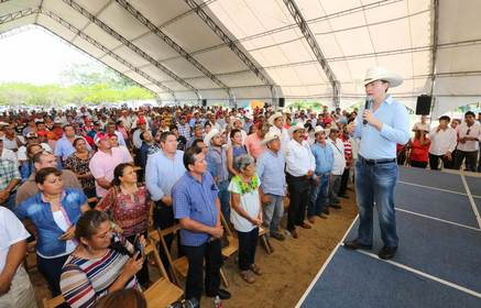 Asistieron 26 personas de la comunidad, entre agentes municipales, miembros de los comités de educación y salud, cooperativistas, y autor...