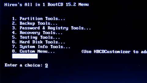 Inicia tu equipo desde el LiveUSB que has creado en el apartado anterior. En el menú de Hiren´s Boot, elige la opción DOS programs y, a c...