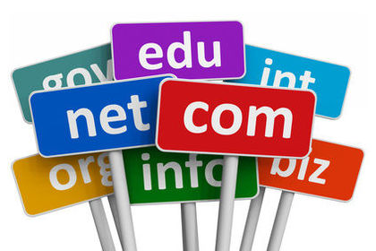 PÁGINA WEB CON DOMINIO PROPIO Es aquella que tiene un nombre propio ya que posee un dominio personalizado; un domino es el nombre que ide...