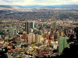 FACTORES DE VULNERABILIDAD EN COSTA RICA Mucha de la población vive en lugares inadecuados: cerca de laderas, en zonas con suelos inestab...