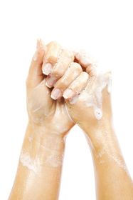 6)Frota el pulgar izquierdo con un movimiento de rotación usando la mano derecha. Repite la operación con la mano contraria.