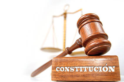 Principio de la Supremacía Constitucional: El principio de la supremacía de la Constitución es universalmente considerado como la piedra ...