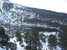 Lagunas: Masa de agua dulce (o salda) acumulada en zonas deprimidas de menor tamaño que los lagos.