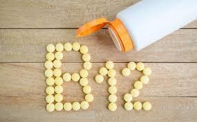 ¿Cuál es la vitamina que se necesitan suplementar las personas vegetarianas y veganas?