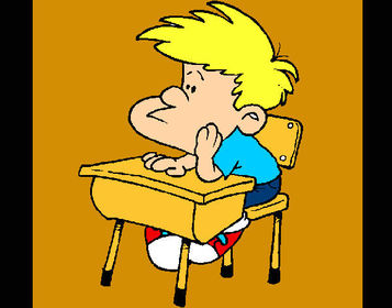 El niño se sienta en el pupitre