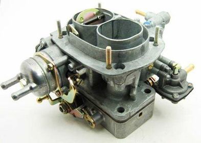 Dispositivo de los automóviles donde se mezcla el aire atmosférico con el combustible.