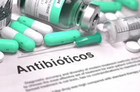 MEDIDAS DE SOLUCIÓN La OMS propone: - Uso prudente - Prevención de enfermedades con vacunas. - Investigación de antibióticos con mecanism...