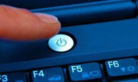 El computador se debe apagar únicamente cuando los estudiantes se encuentren en la última hora de clases.