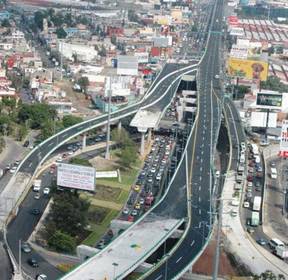 Conceito do que é VIA TERRESTRE - Art. 2º (CTB) - São vias terrestres urbanas e rurais as ruas, as avenidas, os logradouros, os caminhos,...