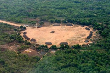 Que praticas têm provocado o impacto ambiental no entorno do parque indigena do XINGU?