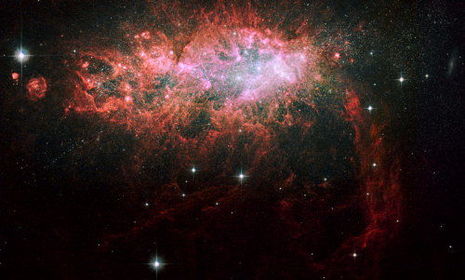 GALAXIAS ELÍPTICAS: Parecen una esfera aplanada ligeramente, cuentan con un gran porcentaje de estrellas viejas.