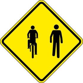 Trânsito compartilhado por ciclistas e pedestres