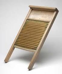Washboard Instrumento de percusión idiófono Su adaptación para tocar hace de éste uno de los pocos instrumentos musicales inventados en E...