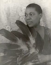 Bessie Smith (1894-1937) - Nacionalidad: Estados Unidos - Estilos: Blues, Jazz, Vaudeville blues - Instrumentos: Voz https://www.youtube....
