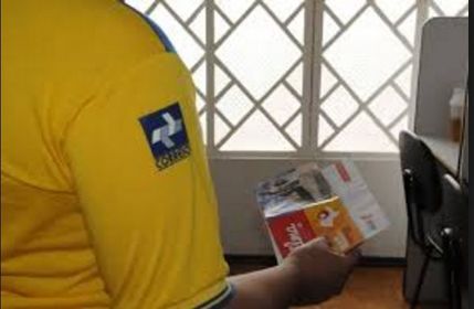 XVII - cometer a outro servidor atribuições estranhas ao cargo que ocupa, exceto em situações de emergência e transitórias;