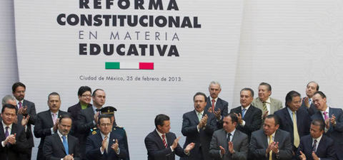 REFORMAS CONSTITUCIONALES. Son aquellas reformas que implementó el hobierno de Peña Nieto para modernizar la estructura socioeconómica de...
