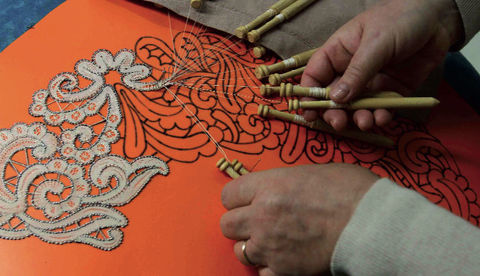 Lace maker