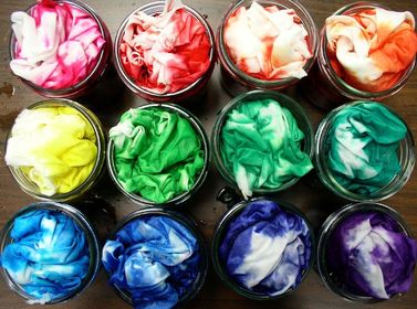 Textile dyer