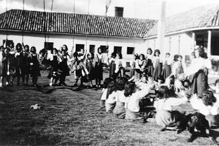 Religion La religion mexicana tuvo como modelo a Pedro Calderon de la Barca y su escuela dramatica pero sin embargo su obra no es una sen...