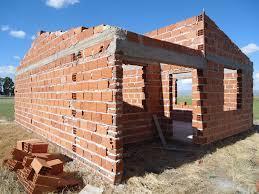 1982: El seu pare li compra terreny i hi va construir una casa (23 anys)