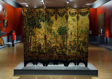 Screen with the Siege of Belgrade and hunting scene Circle of the Gonzalez Family. c. 1697-1701 C.E. Tempera and resin on wood, shell inlay.