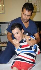 fisioterapia en neurología este terapia se a paciente que han sufrido un daño cerebral ya sea adquirido o congénito