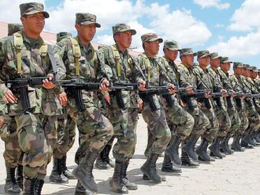 1947/1951 Hace el Servicio militar