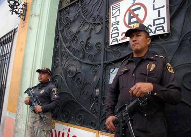 El resguardo en su propio domicilio con las modalidades que el juez disponga