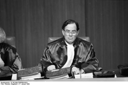 ¿Cuáles son los principales temas de los que habla Ernst Wolfgang?