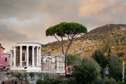 Il Tempio di Vesta è un tempio di epoca romana situato nell'acropoli di Tivoli (RM), non distante dal Tempio della Sibilla.