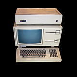 En 1983 Apple Computer introdujo el primer microcomputador mercadeado masivamente con una interface gráfica de usuario, el Lisa