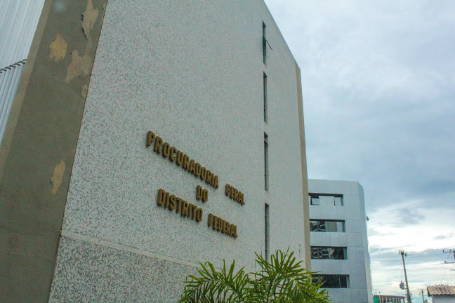 Judicialmente a CLDF é representada por quem?