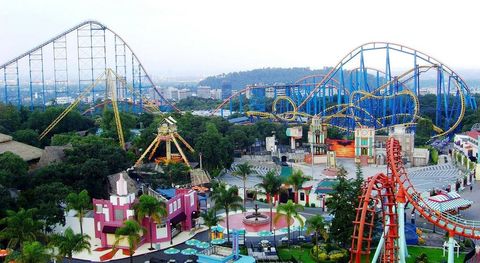Six Flags
