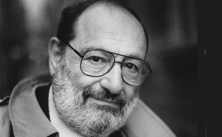 Umberto Eco -un escritor, filósofo y profesor de universidad italiano- (1932 - 2016)