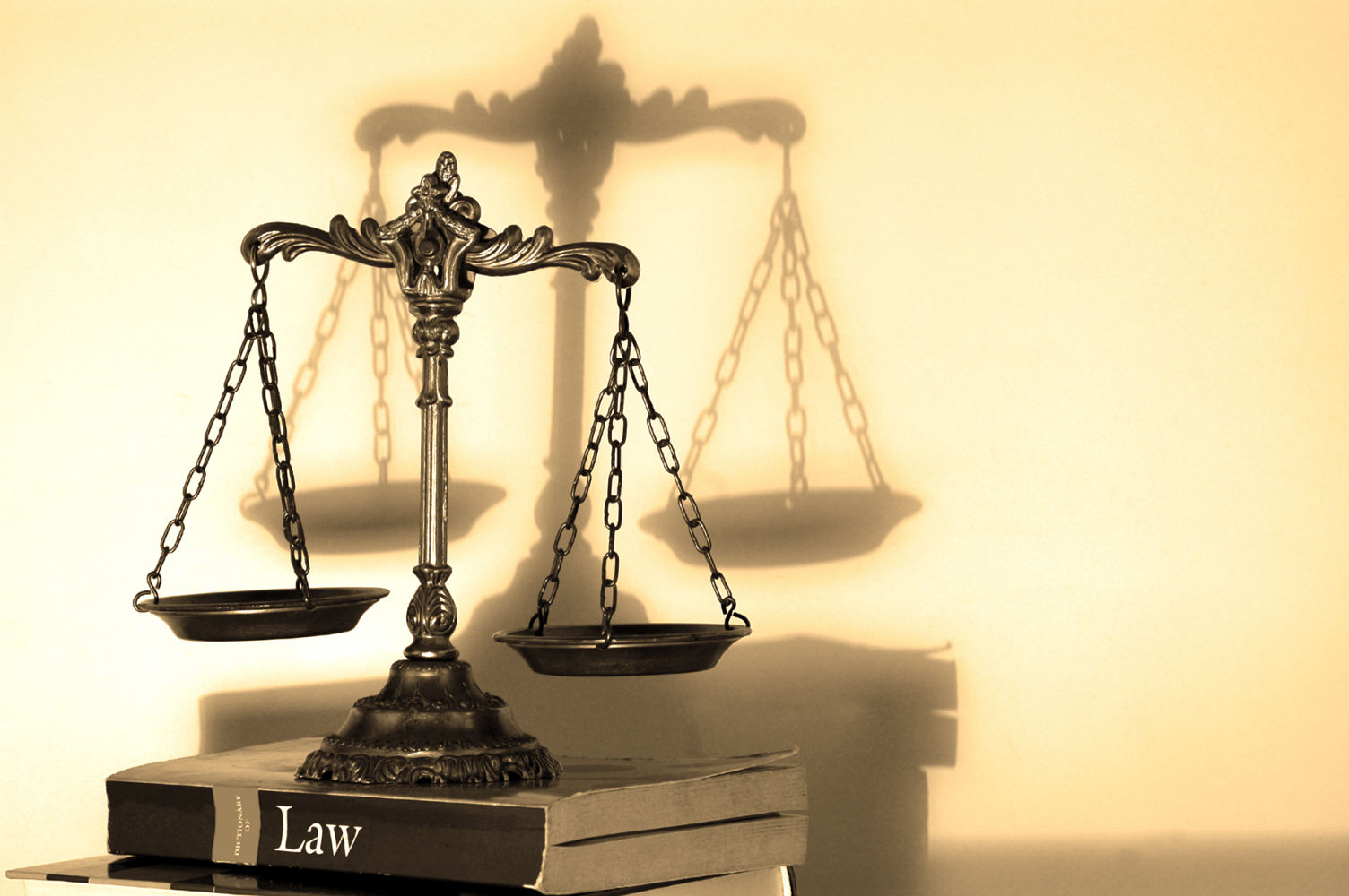 La Sustitucion, La Revocacion De Los Testamentos Y El Derecho De Acrecer