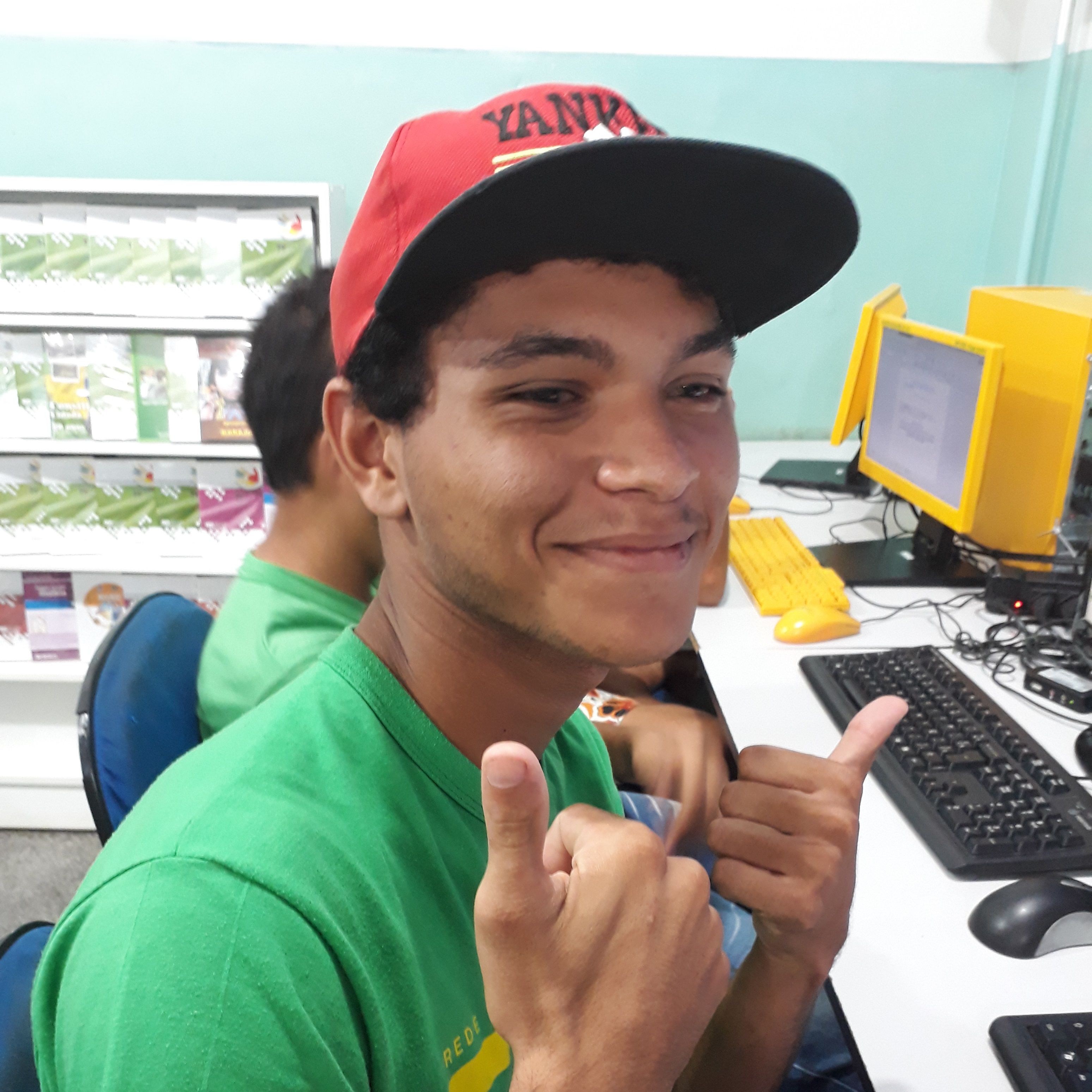 Gosto de futebol não gosto muito de Matematica ,Historia nem tanto gosto muito de jogos principalmente RPG Tenho M 1.68 de altura e gosto...