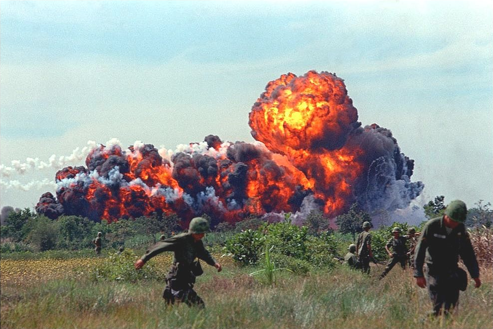 Uso de napalm u otros elementos destructivos: