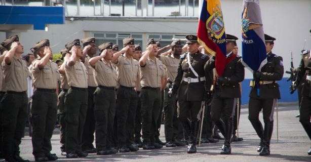 IDENTIDAD POLICIAL Y CARÁCTERES DE LA POLICÍA NACIONAL DEL ECUADOR