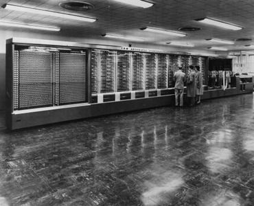 Mark 1(1947) Relés y programado con interruptores