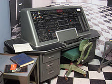 UNIVAC, 5.000 tubos de vacío, disponía de impresora con cinta magnética, evolución del ENIAC de forma comercial.