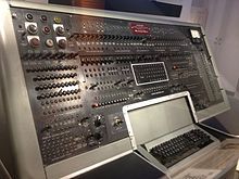 UNIVAC I PRIMERA COMPUTADORA COMERCIAL SE VENDIERON 56