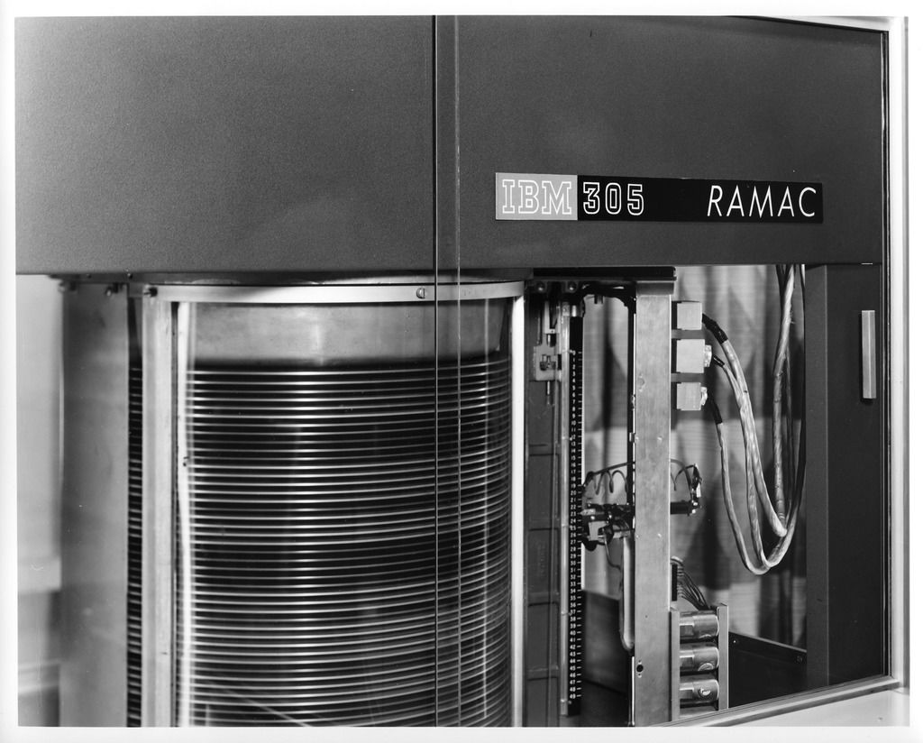 PRIMER DISCO DURO (IBM 305 RAMAC)