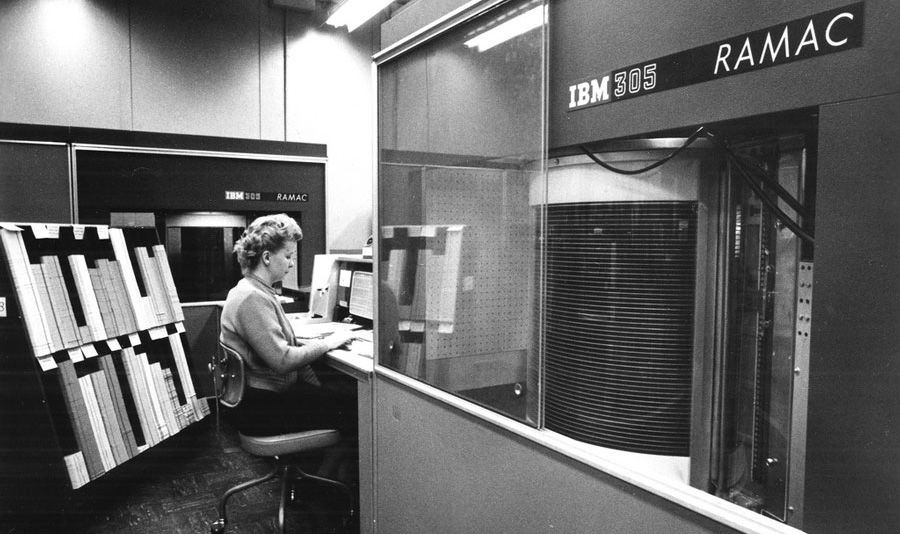 IBM 305 RAMAC PRIMER DISCO DURO ALMACENABA 5MB