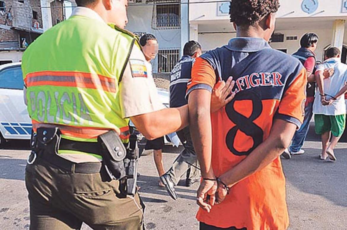 PROCEDIMIENTOS POLICIALES en caso de aprehensión en delito flagrante