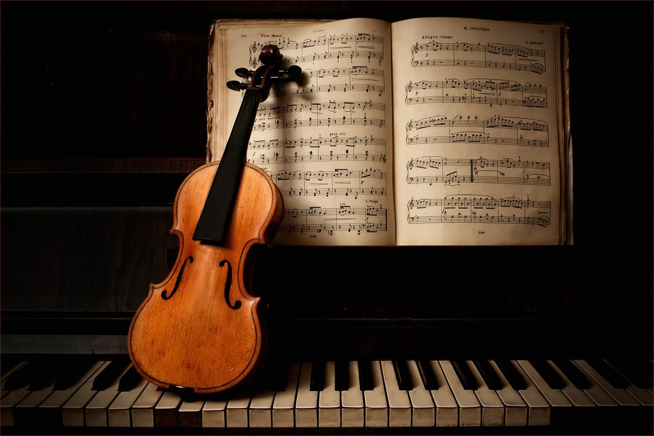 Nacieron las sinfonías de grandes orquetas. Con los mejores autores de la historia de la música, Haydn, Mozart y Beethoven.