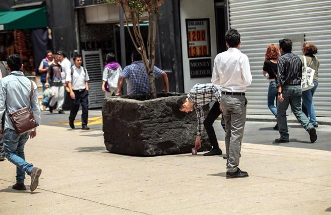 Encontrar una cartera tirada en la calle